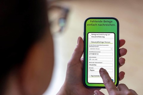 Complete symbol, income tax return via an app, MeinElster+, certain population groups can file