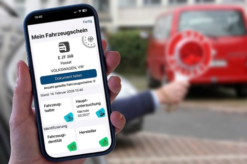 Symbolic image, digital vehicle license, in the i-car app of the Federal Motor Transport Authority,