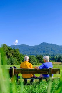 Elderly couple, seniors sitting on a rest bench, Bad Heilbrunn, Upper Bavaria, Bavaria, Germany