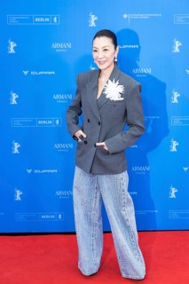 Michelle Yeoh in front of the premiere of the film Everything Everywhere All At Once at the