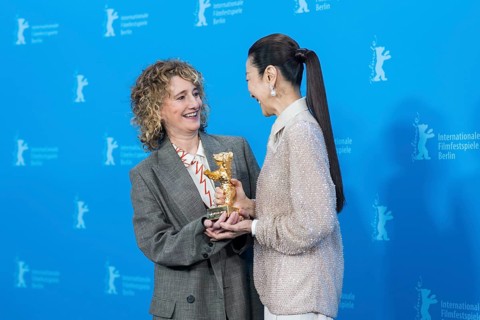 Tricia Tuttle (Artistic Director of the Berlinale) and Michelle Yeoh with the Golden Bear at the