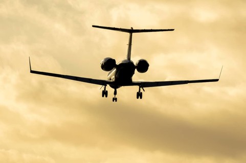 Gulfstream GIV SP XA-FDM executive business jet aircraft in flight on approach to land silhouette