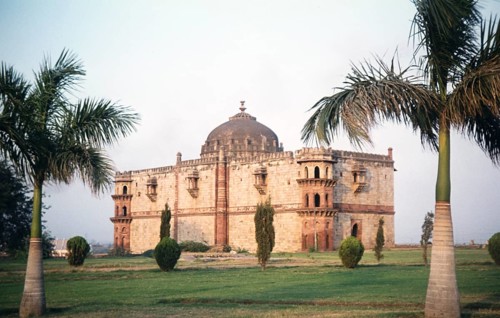 Qila-i-Kuhna Mosque, Mosque of the Old Fort, located within the complex of the Purana Qila Old