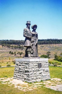 Bronze statue of a Victorian-era settler family (a man, woman, and child) at the 1820 Settlers