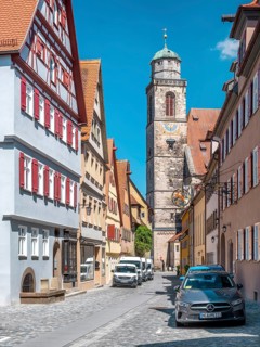 Alley with cobblestones and town houses, behind St. Georg Cathedral, Dinkelsbühl, Middle Franconia,
