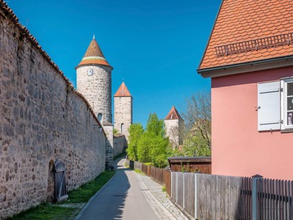 Narrow alley on the city wall with defensive towers, Dinkelsbühl, Ansbach district, Middle