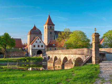 Ornbau im Altmühltal in the evening light, medieval stone bridge over the river Altmühl, Altmühl
