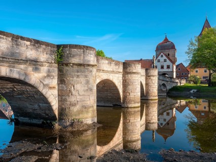 Ornbau im Altmühltal in morning light, medieval stone bridge over the river Altmühl, Altmühl bridge