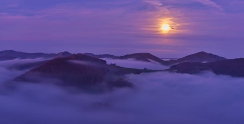 View from the Gisliflue of the Jurassic foothills covered in fog from the left, Wasserfluh,