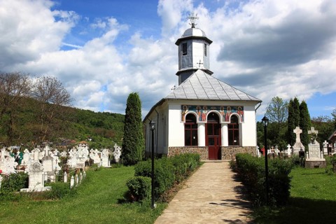 Biserica Sfantul Ierarh Nicolael, Saint Nicholas Church, with cemetery, in the municipality of
