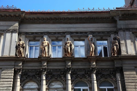 Romania, capital city Bucharest, Bucuresti, figures at a historic building in the city center