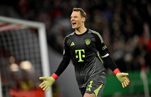 Cheering, goal celebration, goalkeeper Manuel Neuer FC Bayern Munich FCB (01) Football Bundesliga,