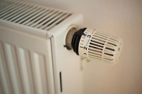 Interior view, thermostat, controller, valve, radiator valve, heating system, energy costs,