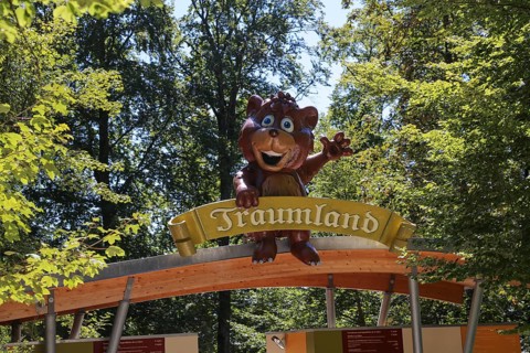Amusement park Traumland auf der Bärenhöhle, amusement park in Sonnenbühl, entrance, sign, figure,