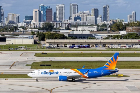 An Allegiant Air Boeing 737-8-200 MAX aircraft with license plate N812NV at Fort Lauderdale
