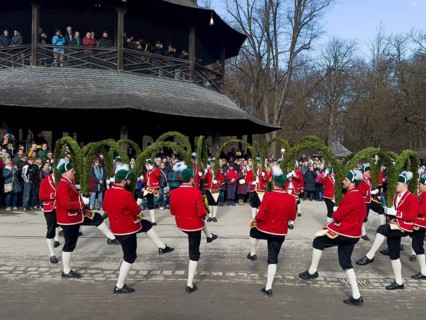 Schaeffler dance in 2026 in the English Garden, behind the Chinese Tower. The event takes place