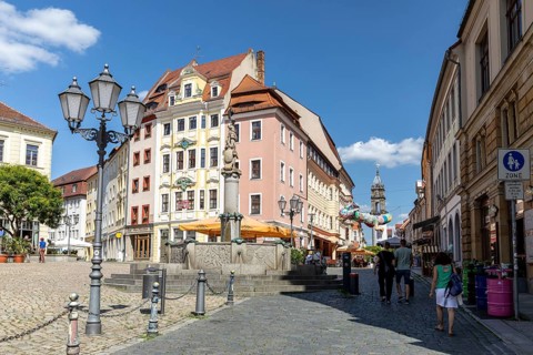 Ritter-Dutschmann-Brunnen on the main market square, Reichenstraße with the Reichenturm in the