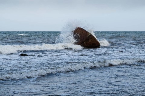 Surf on Schwanenstein, boulder in the sea, Hankenufer, Lohme, Jasmund, Rügen, island, Baltic Sea,