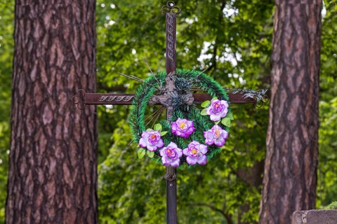 Artificial flower mix on a cross, Lützenhofer cemetery Lychakivsky cemetery, Lviv, Galicia, Ukraine