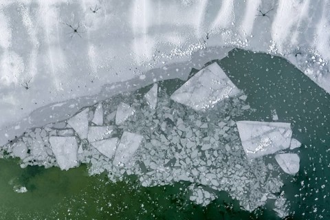 Ice floes, ice sheets, lake, frozen, ice, hoarfrost, cold, winter, sunny, aerial view, foothills of