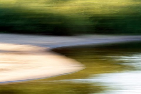 Riverbank with beach, minimalistic presentation, evening light, mopping effect, Lower Saxony Elbe