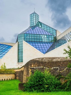 Exterior view of Mudam Luxembourg – Musée d'Art Moderne Grand-Duc Jean on the Kirchberg Plateau in