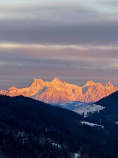 Alpine glow at sunset, mountain peaks of the Loferer Steinberge in winter, Kitzbühel Alps, Tyrol,