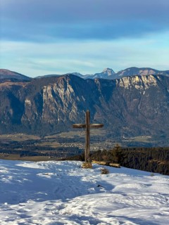 Rosskopf summit with summit cross in winter, view of Inn Valley, Kitzbühel Alps, Tyrol, Austria