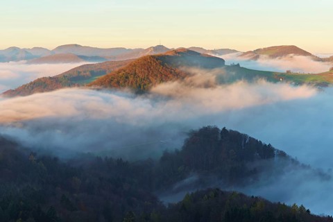 View from the Gisliflue of the Jura foothills covered in fog from the left, Wasserfluh,