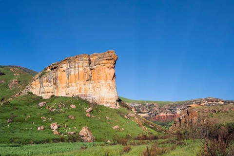Brandwag Buttress, grassland with sandstone cliffs and cliffs, landscape in Golden Gate Highlands