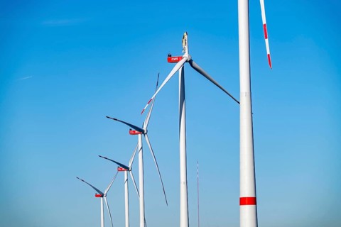 Defective wind turbine, bent rotor blade, in the Bedburg A44n wind farm, in the Garzweiler