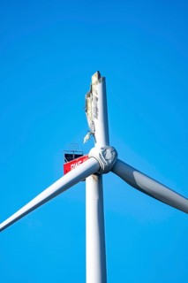 Defective wind turbine, bent rotor blade, in the Bedburg A44n wind farm, in the Garzweiler