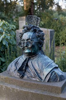 Honorary grave of gallerist Johanna Ey, mother Ey, portrait bust of sculptor Bert Gerresheim,