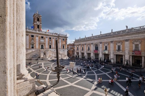 View from Palazzo Nuovo to equestrian statue of Marcus Aurelius in front of Palazzo Senatorio,