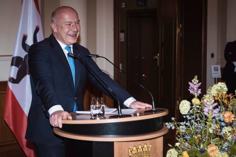 Kai Wegner, Governing Mayor of Berlin, gives a speech in front of a dinner in honor of the honorary