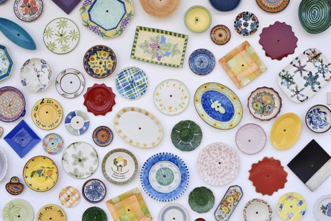 House wall with traditionally painted ceramic plates, Vila do Bispo, Algarve, Portugal