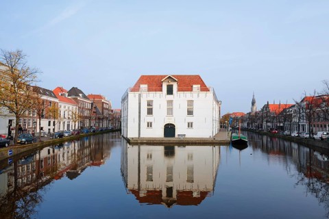 Voldersgracht with houses and the former Army Museum, Koninklijk Nederlands Legermuseum, Delft,