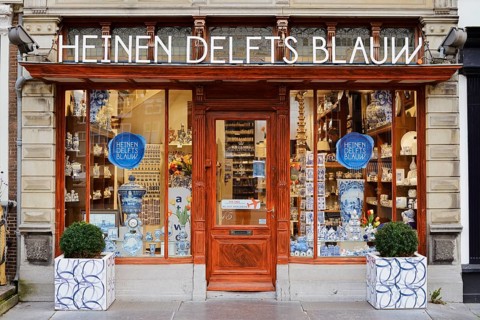 Shop, entrance and window with Delft porcelain, Delft, Delft Blue, Delft, South Holland,