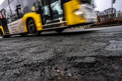 Large potholes at the confluence of Kruppstraße with Friedrichstraße, B224, heavy vehicle traffic,