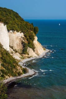 View of chalk cliffs in Jasmund National Park on Rügen, sailboat, Sassnitz, Rügen,
