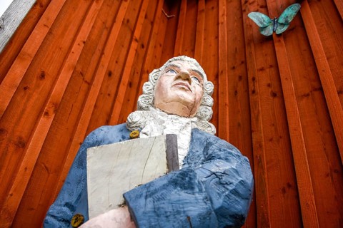 Wooden statue of botanist and founder of the binary nomenclature Carl von Linné with white hair and