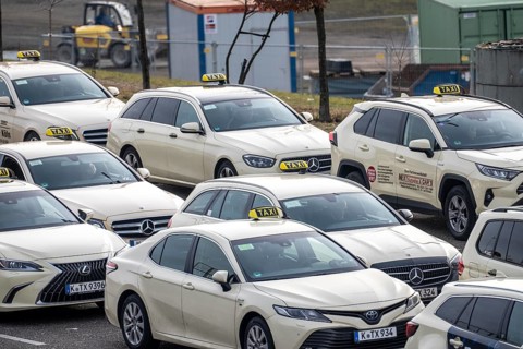 Waiting area, staging area, for taxis, at Cologne/Bonn airport, from here the taxis go to the