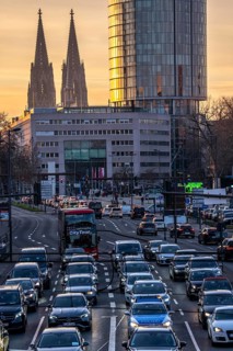 City traffic in Cologne-Deutz, rush hour in the afternoon, Opladener Strassen, Cologne Cathedral,