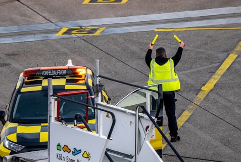 Instructor, apron supervision, an aircraft, after landing, at the parking position, at the