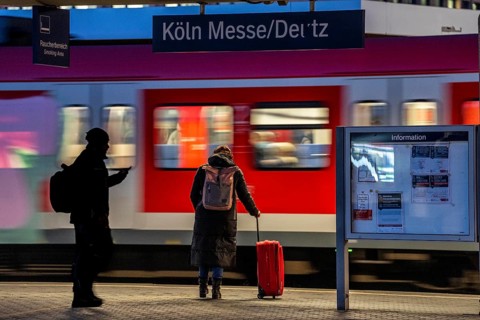 Passengers on the platform, S-Bahn train, Cologne-Messe/Deutz station, 2nd largest train station in