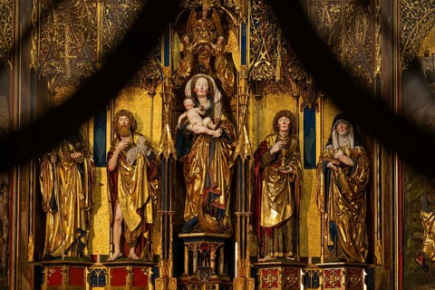 Mother of God on the crescent moon with baby Jesus, elevated on a pedestal, left and right John the