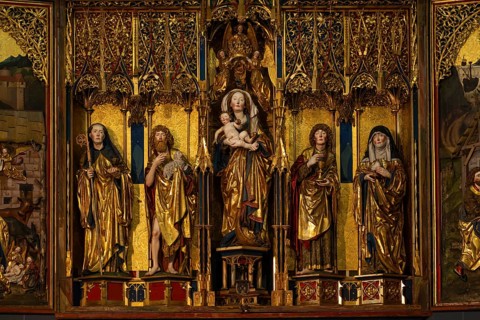 Mother of God on the crescent moon with baby Jesus, elevated on a pedestal, left and right John the