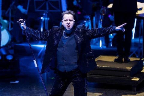 Sebastian Krumbiegel, singer of Die Prinzen live on Symphonica Tour together with the Thüringen