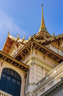 The Grand Royal Palace, Chakri Maha Prasad Throne Hall with overlapping roofs and curved chofas,