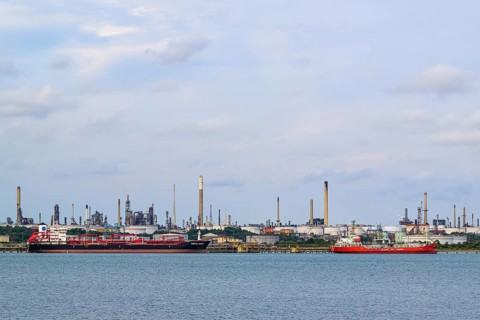 Gas tanker, Esso Oil Terminal, Southampton, Hampshire, UK